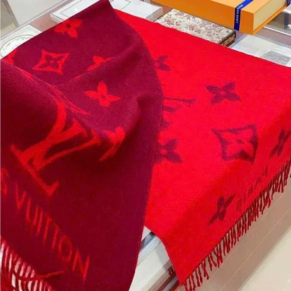 Authentic Louis Vuitton Red Cashmere Scarf with Fringe - Picture 5 of 6